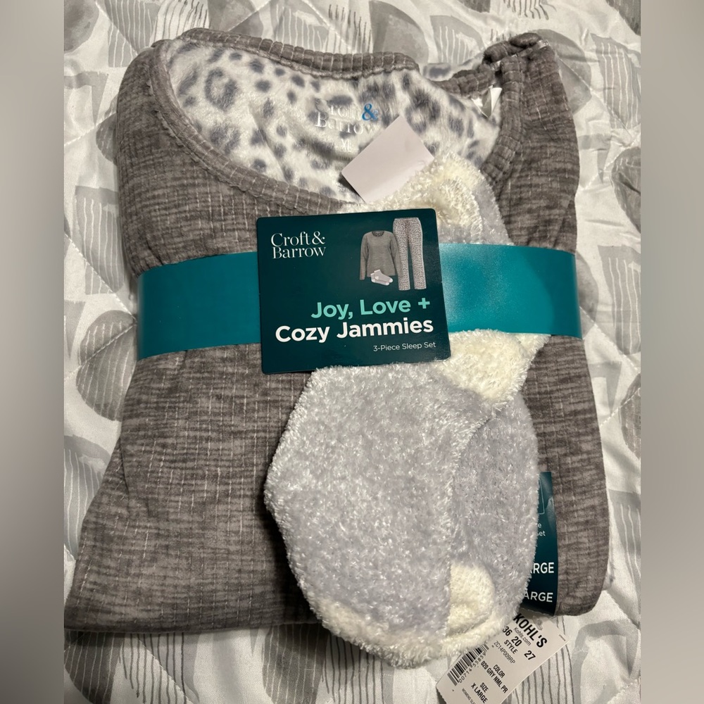 Croft and Barrow Woman’s PJ set